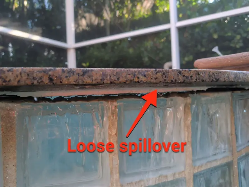 Loose spa spillover with an arrow pointing to the gap