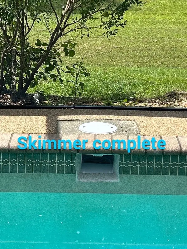 Finished skimmer lid in the pool deck