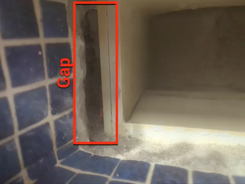 Gap marked on the other side of a skimmer throat