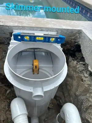 New pool skimmer with a level on top